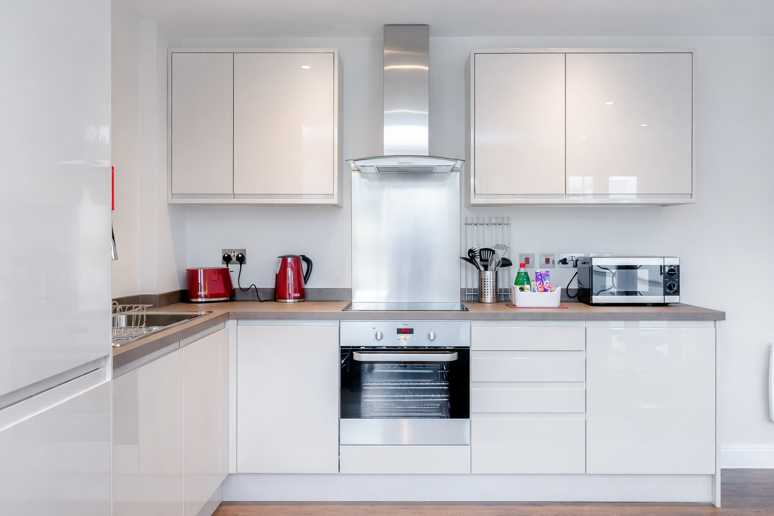 Holiday Apartments Surrey | Reigate Serviced Apartments Gatwick Book-holiday-apartments-Surrey-in-Reigate.-Luxury-serviced-apartments-near-Gatwick-Airport,-Reigate-Station-and-Surrey-business-hubs.