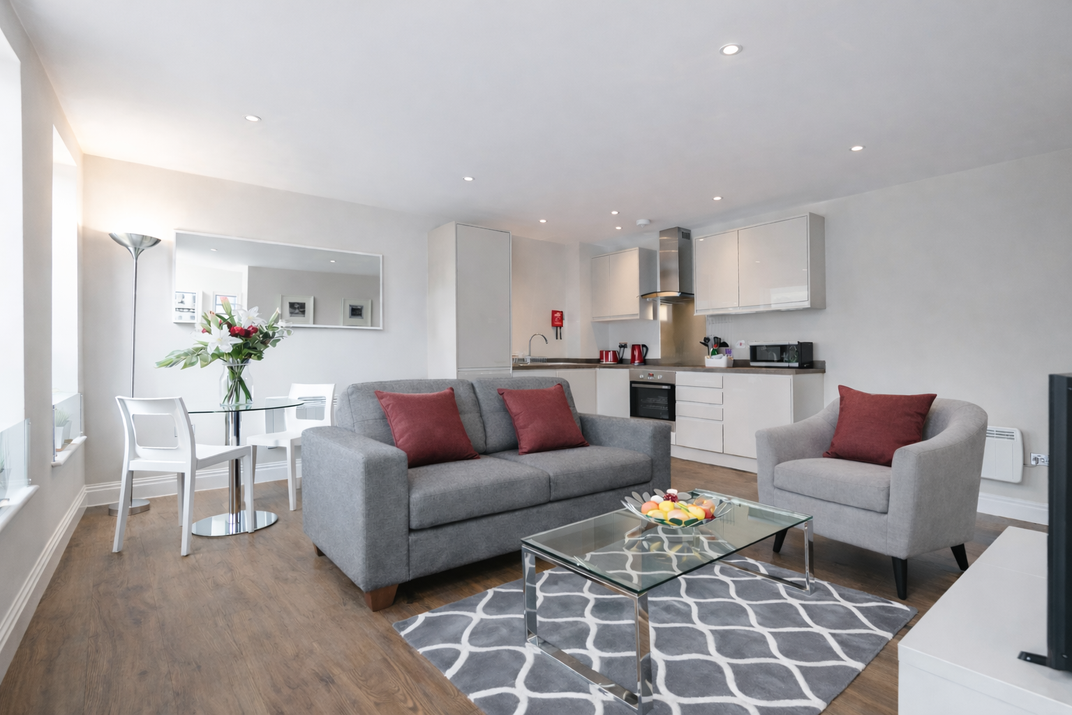 Holiday Apartments Surrey | Reigate Serviced Apartments Gatwick Book-holiday-apartments-Surrey-in-Reigate.-Luxury-serviced-apartments-near-Gatwick-Airport,-Reigate-Station-and-Surrey-business-hubs.