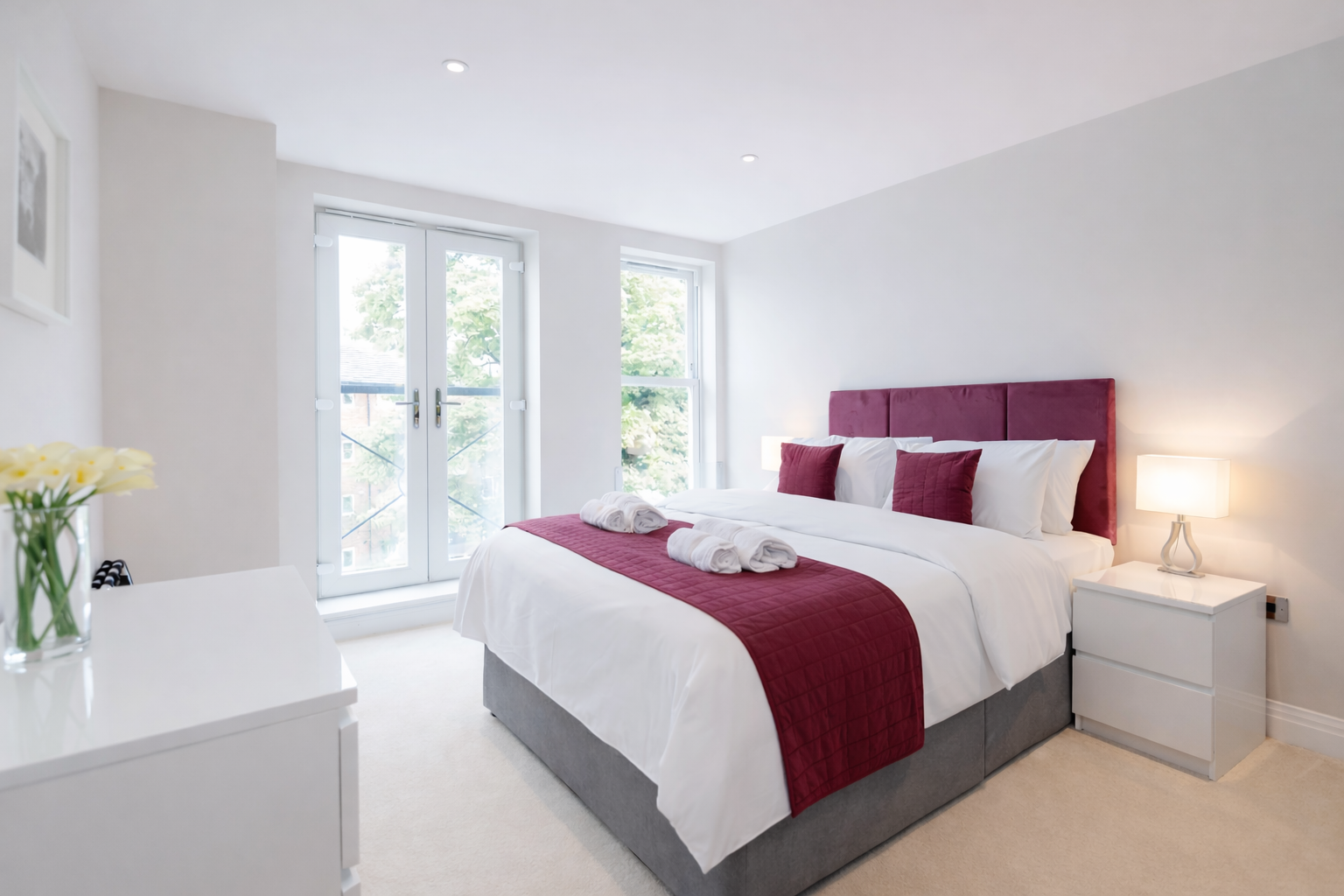 Holiday Apartments Surrey | Reigate Serviced Apartments Gatwick Book-holiday-apartments-Surrey-in-Reigate.-Luxury-serviced-apartments-near-Gatwick-Airport,-Reigate-Station-and-Surrey-business-hubs.