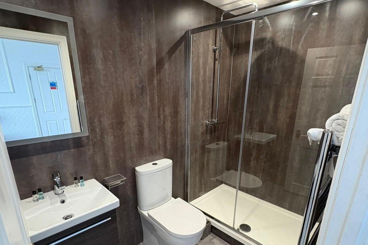 Wales Holiday Cottages | Furnished Apartment Urban Stay Wales-holiday-cottages-near-Swansea-for-groups.-Manor-Park-Country-House-sleeps-28,-ideal-for-family-breaks-and-South-Wales-holidays.