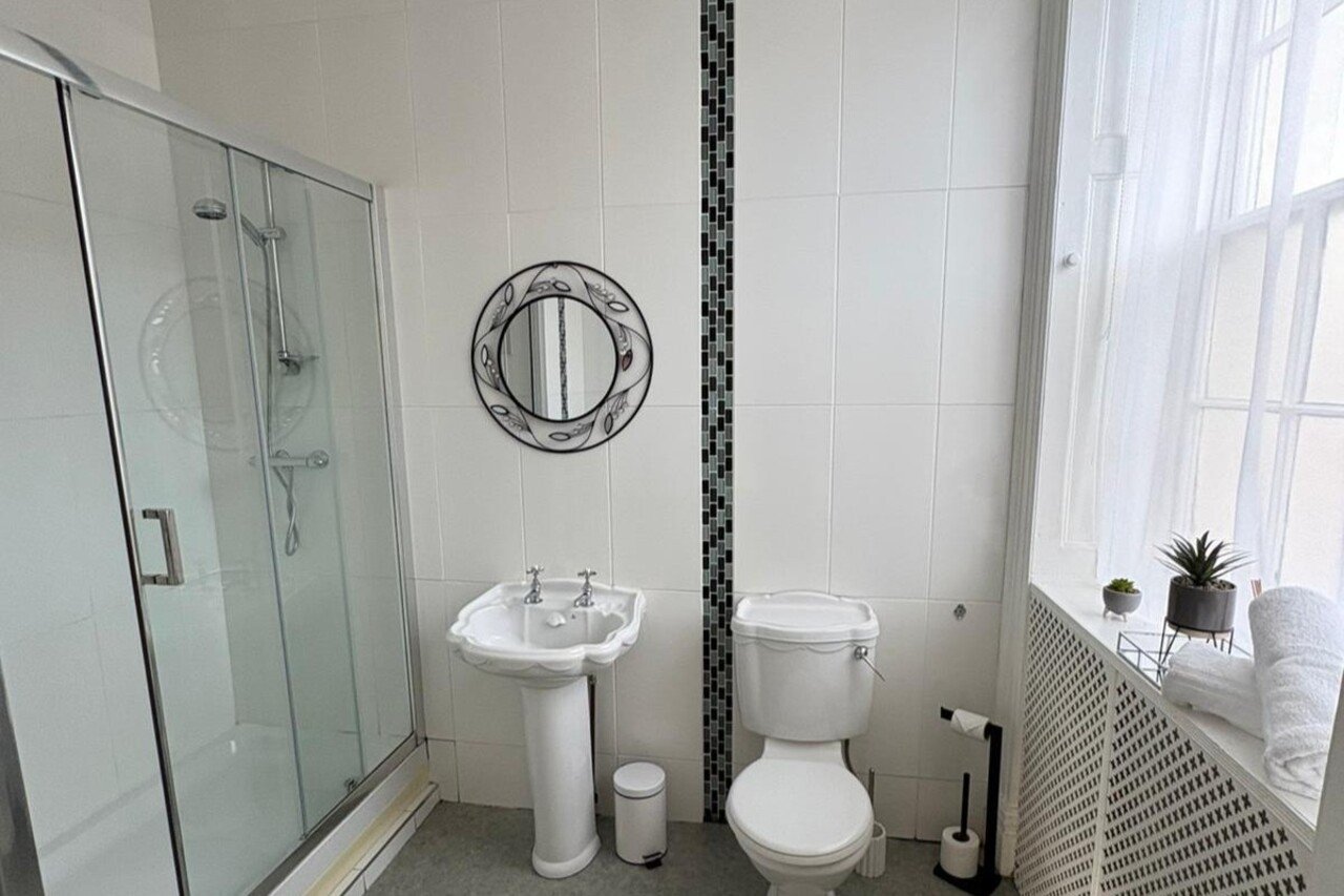 Wales Holiday Cottages | Furnished Apartment Urban Stay Wales-holiday-cottages-near-Swansea-for-groups.-Manor-Park-Country-House-sleeps-28,-ideal-for-family-breaks-and-South-Wales-holidays.