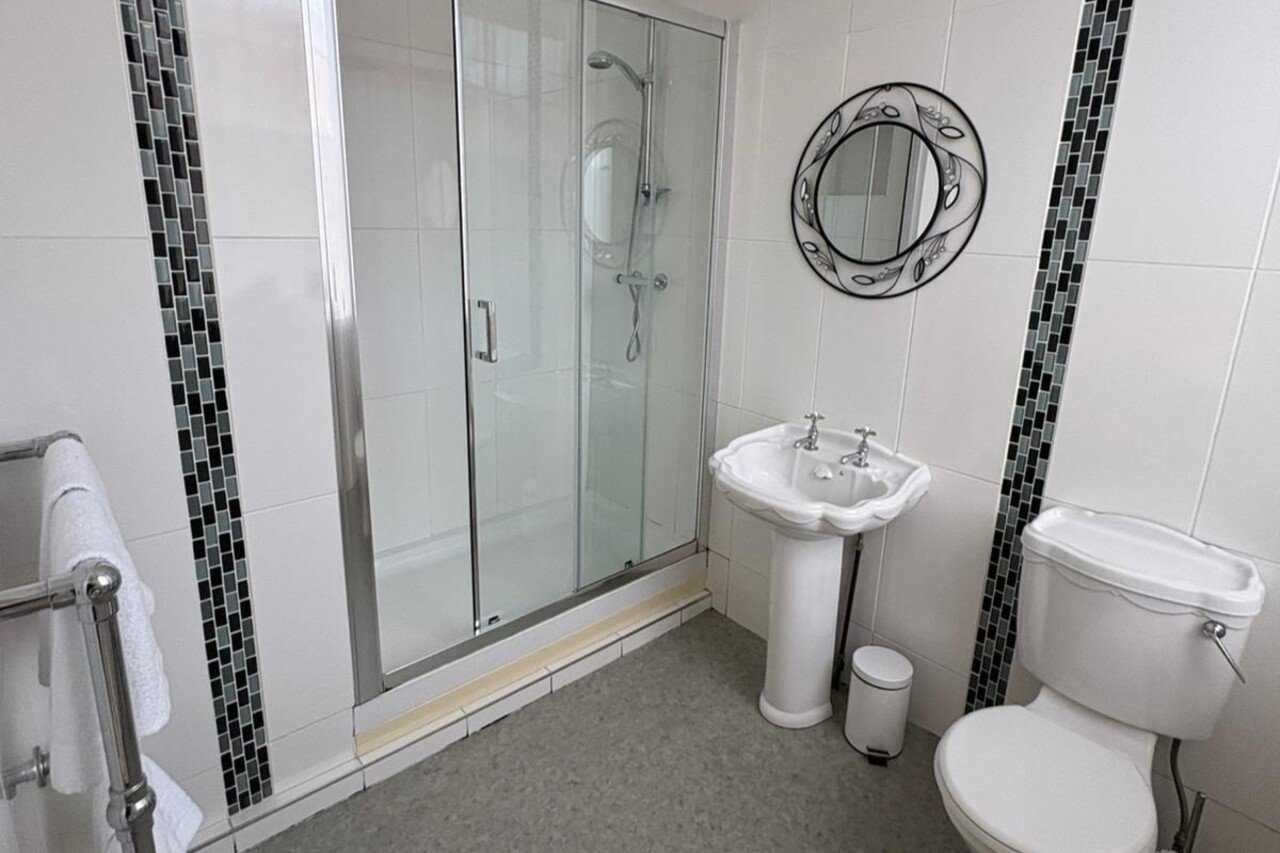 Wales Holiday Cottages | Furnished Apartment Urban Stay Wales-holiday-cottages-near-Swansea-for-groups.-Manor-Park-Country-House-sleeps-28,-ideal-for-family-breaks-and-South-Wales-holidays.