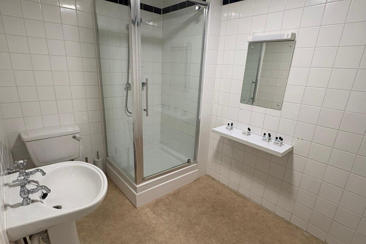Wales Holiday Cottages | Furnished Apartment Urban Stay Wales-holiday-cottages-near-Swansea-for-groups.-Manor-Park-Country-House-sleeps-28,-ideal-for-family-breaks-and-South-Wales-holidays.
