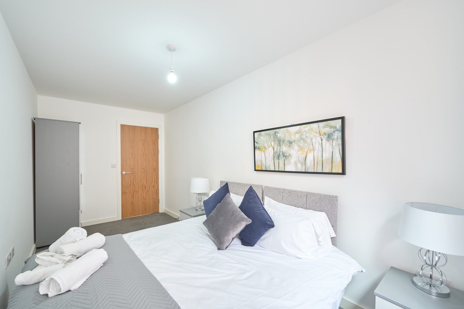 Lancashire Holiday Apartments | Preston Serviced Apartment Lancashire-holiday-apartments-in-central-Preston-with-two-bedrooms,-parking,-WiFi,-self-catering-facilities-and-excellent-transport-links.