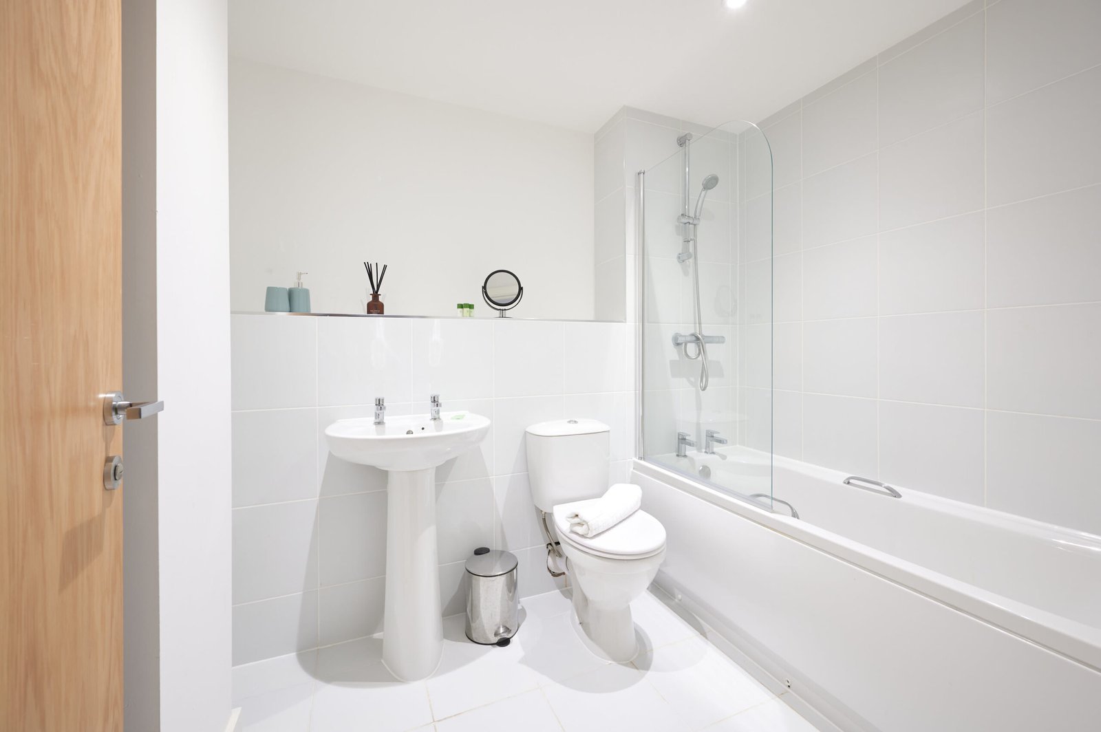 Lancashire Holiday Apartments | Preston Serviced Apartment Lancashire-holiday-apartments-in-central-Preston-with-two-bedrooms,-parking,-WiFi,-self-catering-facilities-and-excellent-transport-links.