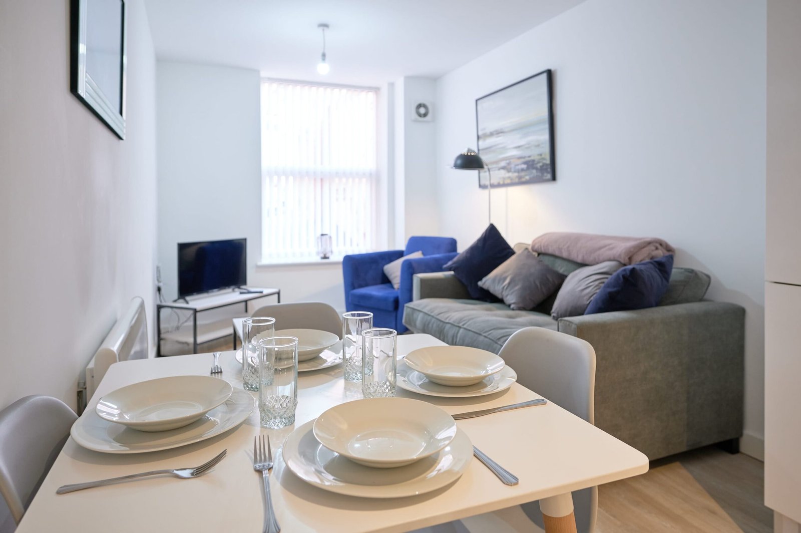 Lancashire Holiday Apartments | Preston Serviced Apartment Lancashire-holiday-apartments-in-central-Preston-with-two-bedrooms,-parking,-WiFi,-self-catering-facilities-and-excellent-transport-links.