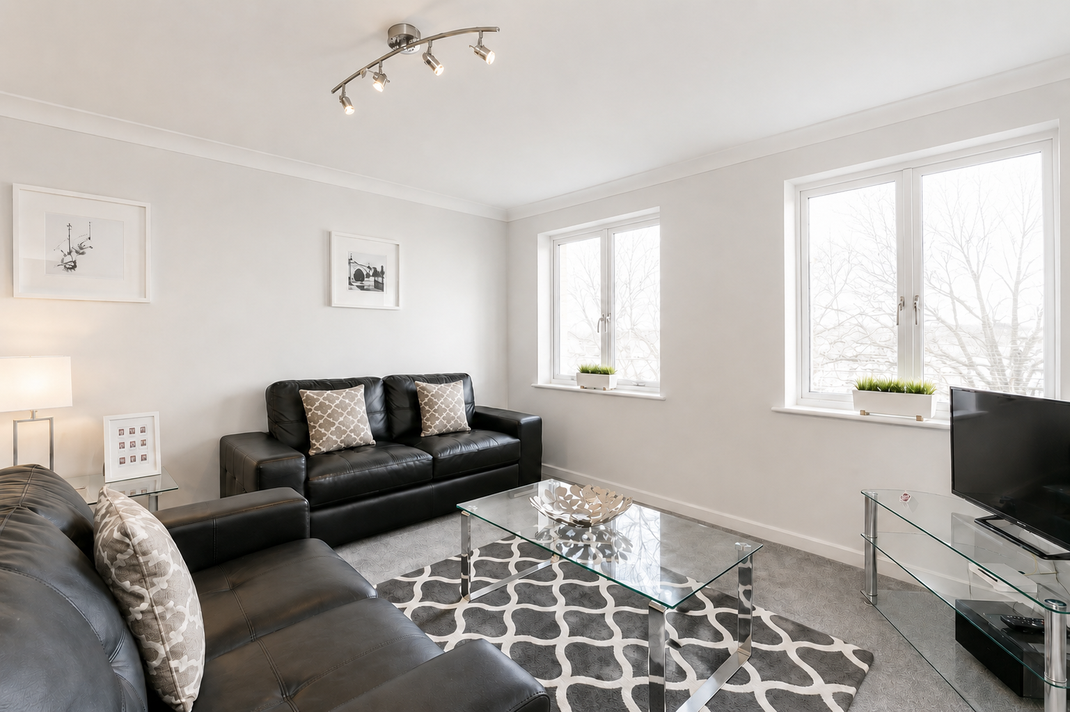 Kingston Corporate Apartments | Serviced Apartments Surrey Stay-in-Kingston-corporate-apartments-near-Kingston-Station.-Ideal-for-business-travel,-relocations,-self-catering-stays,-and-Surrey-holidays.