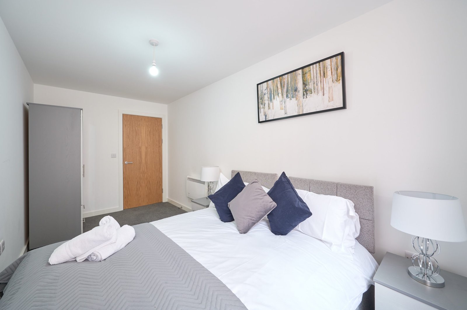 Lancashire Holiday Apartments | Preston Serviced Apartment Lancashire-holiday-apartments-in-central-Preston-with-two-bedrooms,-parking,-WiFi,-self-catering-facilities-and-excellent-transport-links.
