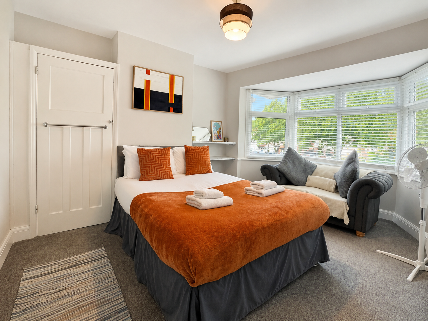 Greenford Short Let Rentals | Spacious 3 Bedroom Apartment Book-a-spacious-3-bed-short-let-in-Greenford,-ideal-for-corporate-stays,-contractors,-families-and-extended-London-visits.