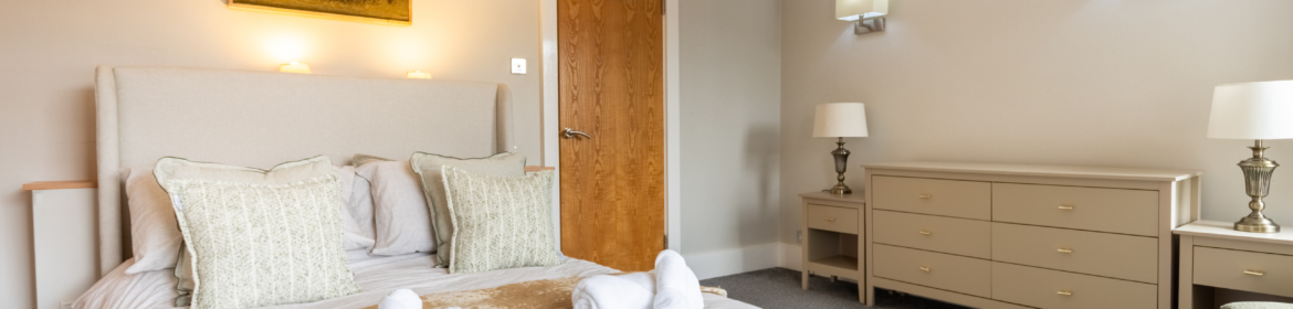 Book Holiday Homes Hertfordshire at North Hill Serviced Apartment in Colchester. Enjoy two beds, central location and self-catering facilities
