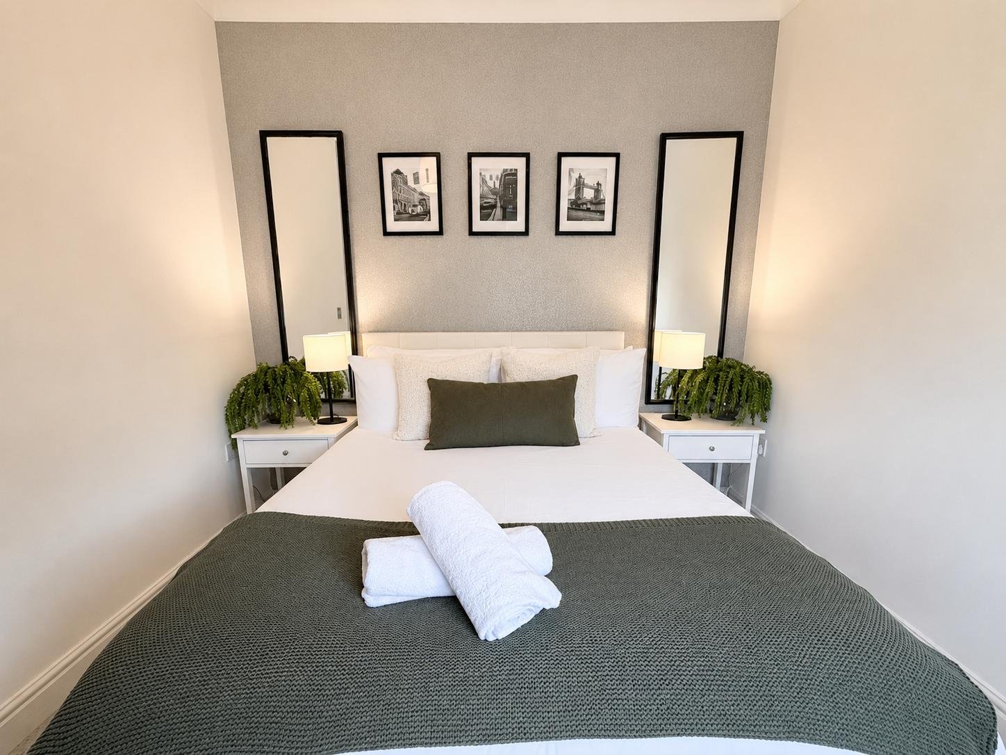 Surrey Holiday Homes | Furnished Cottages and Apartments Egham Book-Surrey-Holiday-Homes-near-Egham-and-Heathrow-Airport.-Ideal-for-family-stays,-business-trips,-and-extended-accommodation.-Book-Now