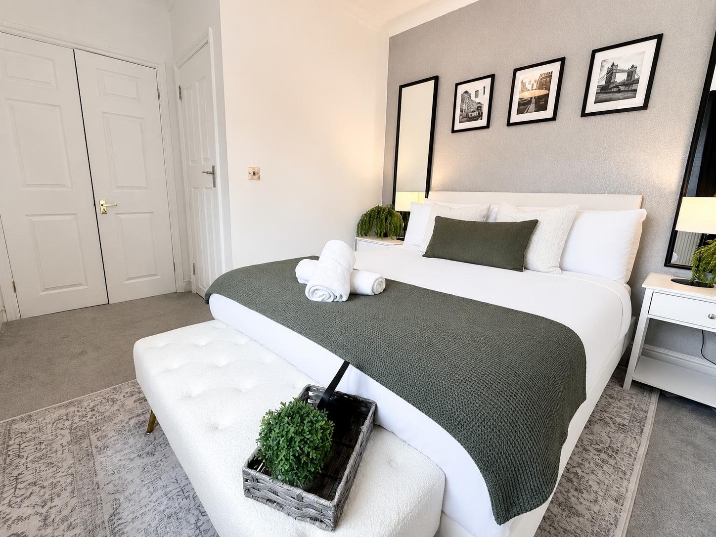 Surrey Holiday Homes | Furnished Cottages and Apartments Egham Book-Surrey-Holiday-Homes-near-Egham-and-Heathrow-Airport.-Ideal-for-family-stays,-business-trips,-and-extended-accommodation.-Book-Now