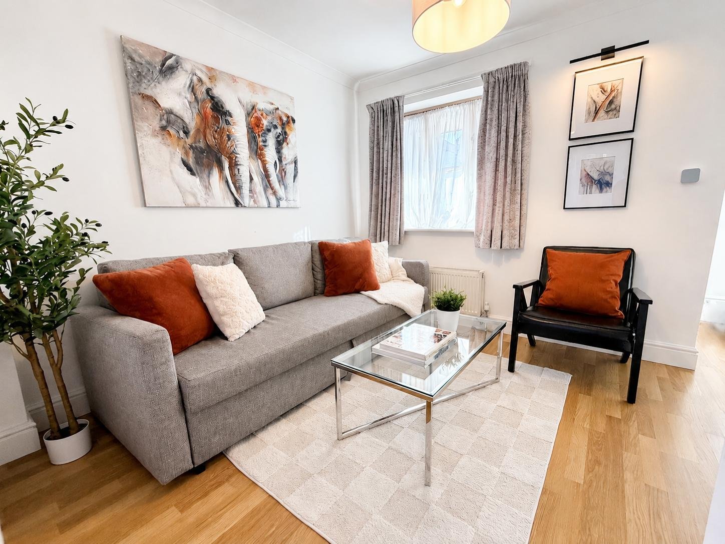 Surrey Holiday Homes | Furnished Cottages and Apartments Egham Book-Surrey-Holiday-Homes-near-Egham-and-Heathrow-Airport.-Ideal-for-family-stays,-business-trips,-and-extended-accommodation.-Book-Now
