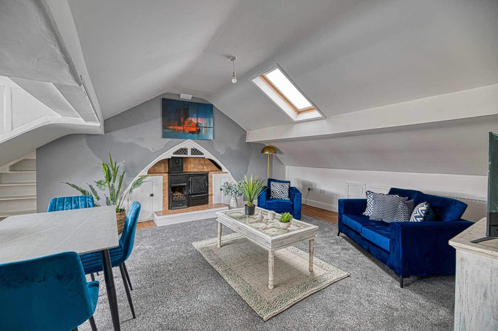Holiday Apartments Lancashire | 2-Bedroom Lytham St Annes Stay Holiday-apartments-Lancashire-with-two-bedrooms,-kitchen,-WiFi-and-transport-links.-Ideal-for-short-lets,-holidays-and-extended-stays.