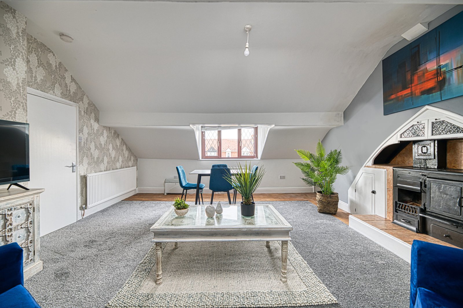 Holiday Apartments Lancashire | 2-Bedroom Lytham St Annes Stay Holiday-apartments-Lancashire-with-two-bedrooms,-kitchen,-WiFi-and-transport-links.-Ideal-for-short-lets,-holidays-and-extended-stays.