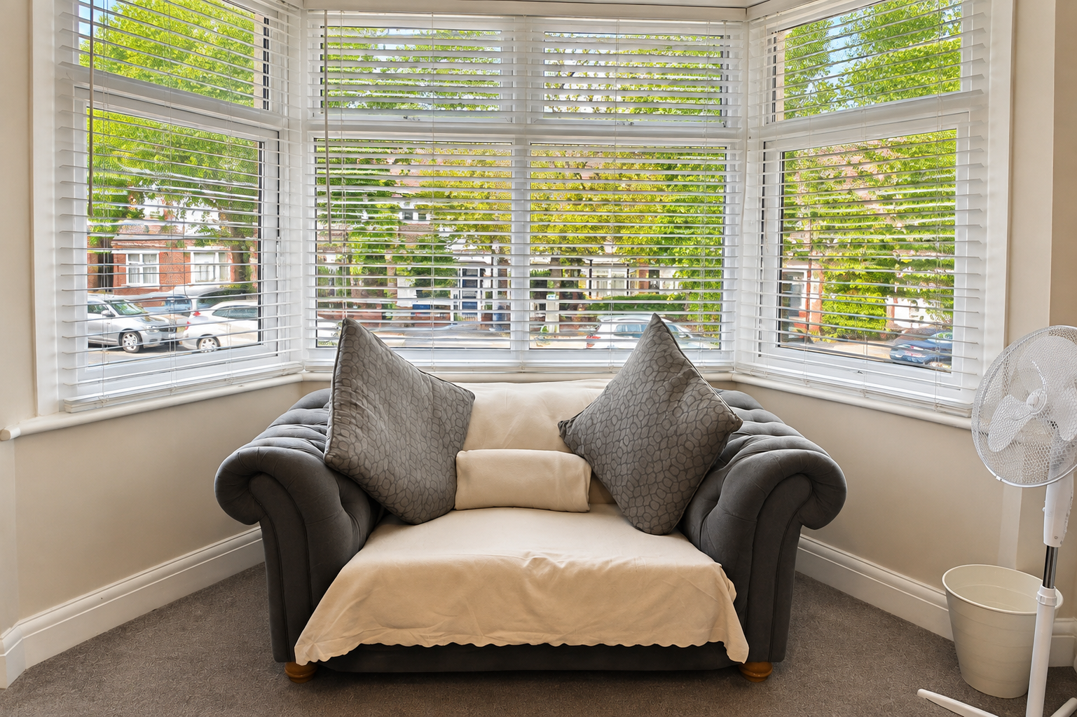 Greenford Short Let Rentals | Spacious 3 Bedroom Apartment Book-a-spacious-3-bed-short-let-in-Greenford,-ideal-for-corporate-stays,-contractors,-families-and-extended-London-visits.
