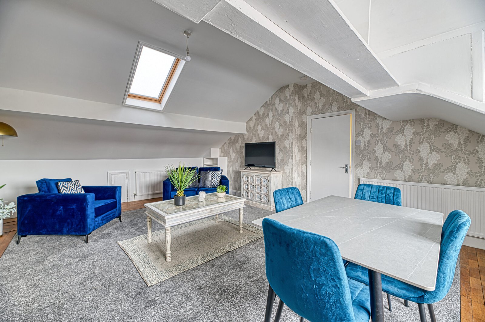 Holiday Apartments Lancashire | 2-Bedroom Lytham St Annes Stay Holiday-apartments-Lancashire-with-two-bedrooms,-kitchen,-WiFi-and-transport-links.-Ideal-for-short-lets,-holidays-and-extended-stays.