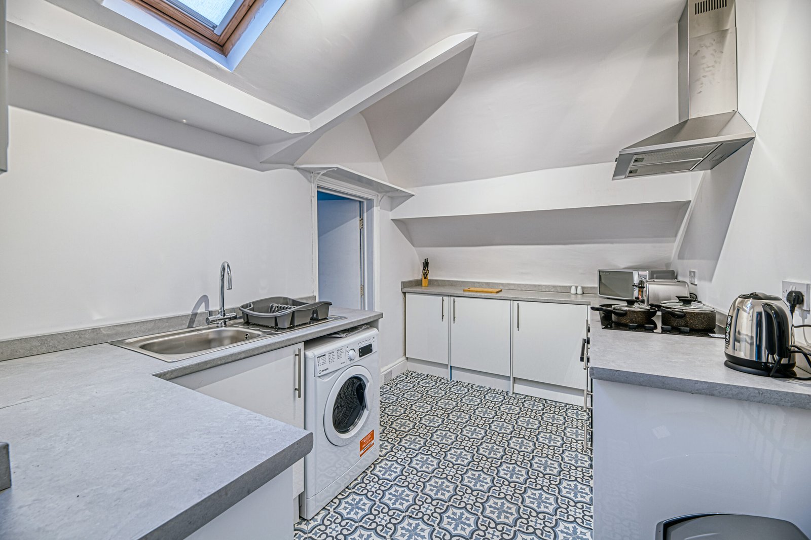 Holiday Apartments Lancashire | 2-Bedroom Lytham St Annes Stay Holiday-apartments-Lancashire-with-two-bedrooms,-kitchen,-WiFi-and-transport-links.-Ideal-for-short-lets,-holidays-and-extended-stays.