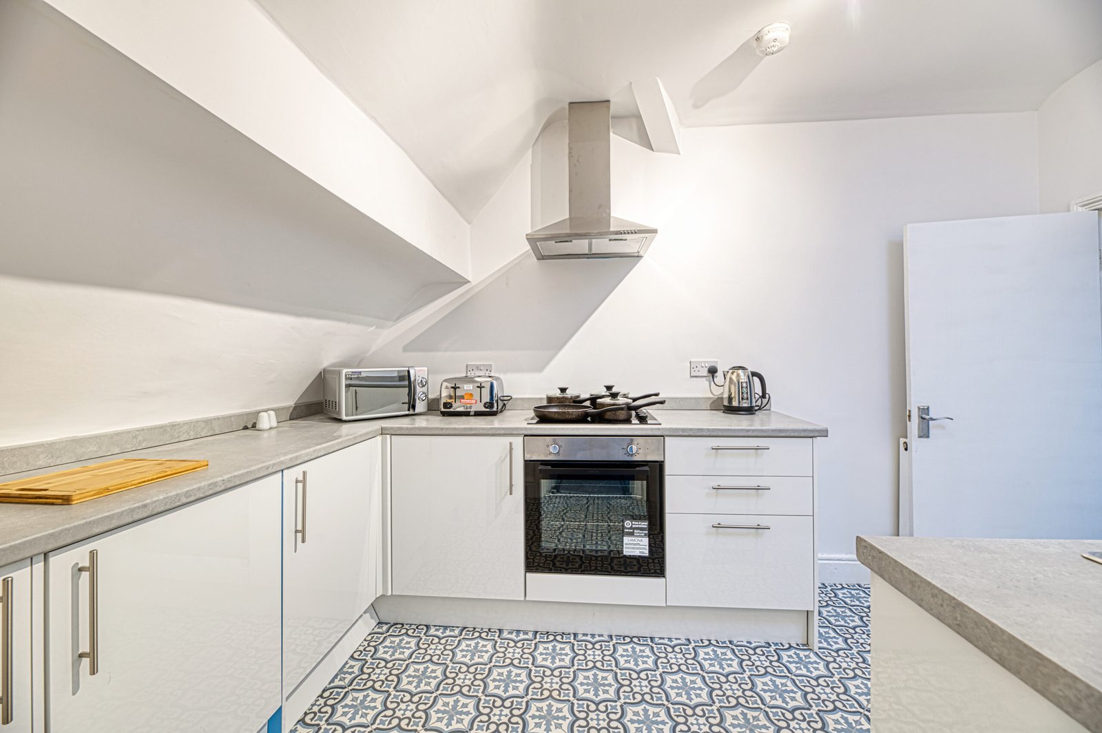 Holiday Apartments Lancashire | 2-Bedroom Lytham St Annes Stay Holiday-apartments-Lancashire-with-two-bedrooms,-kitchen,-WiFi-and-transport-links.-Ideal-for-short-lets,-holidays-and-extended-stays.