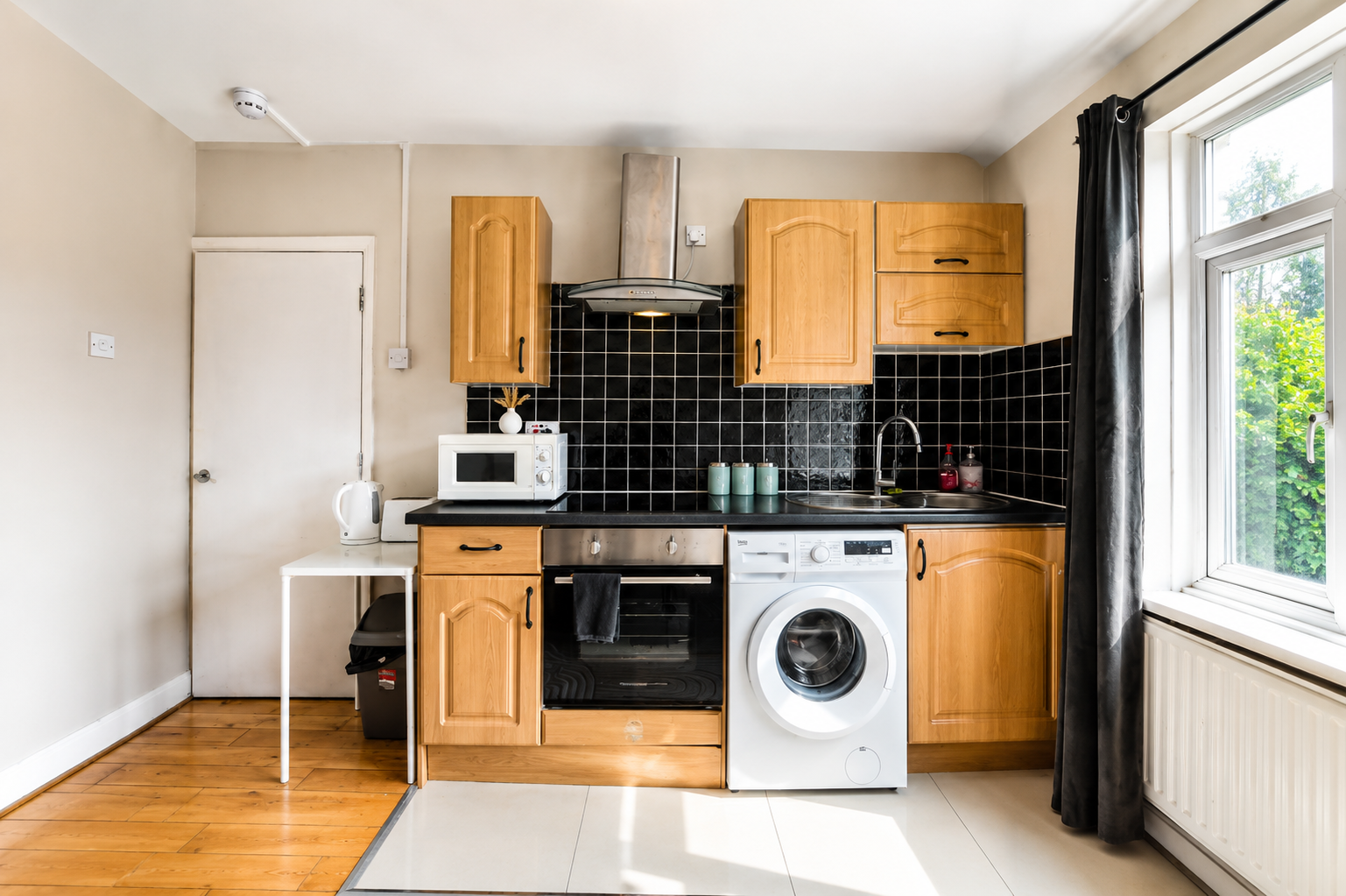 Greenford Short Let Rentals | Spacious 3 Bedroom Apartment Book-a-spacious-3-bed-short-let-in-Greenford,-ideal-for-corporate-stays,-contractors,-families-and-extended-London-visits.
