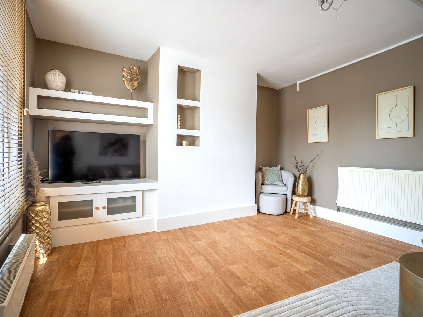 Holiday Homes Hertfordshire | 2-Bedroom Apartment in Colchester Book-Holiday-Homes-Hertfordshire-at-North-Hill-Serviced-Apartment-in-Colchester.-Enjoy-two-beds,-central-location-and-self-catering-facilities