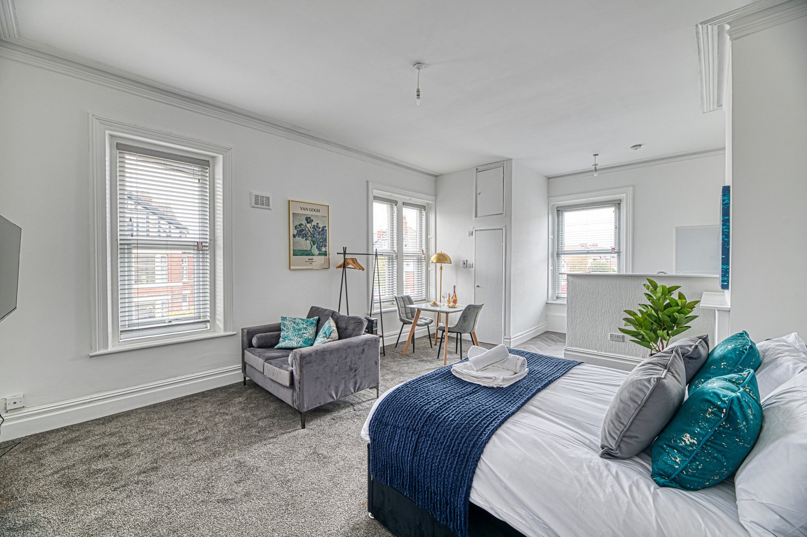 Accommodation Lytham St Annes | Studio Short Let Apartment Modern-studio-accommodation-in-Lytham-St-Annes-with-WiFi,-Smart-TV,-kitchenette-and-easy-access-to-St-Annes-Station,-Blackpool-and-Preston.