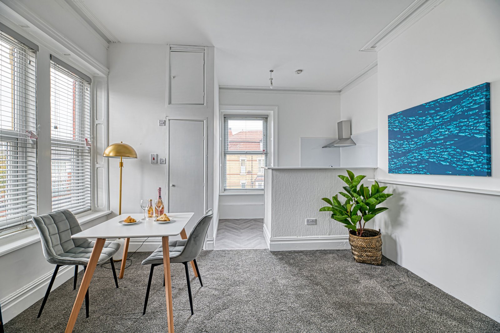 Accommodation Lytham St Annes | Studio Short Let Apartment Modern-studio-accommodation-in-Lytham-St-Annes-with-WiFi,-Smart-TV,-kitchenette-and-easy-access-to-St-Annes-Station,-Blackpool-and-Preston.