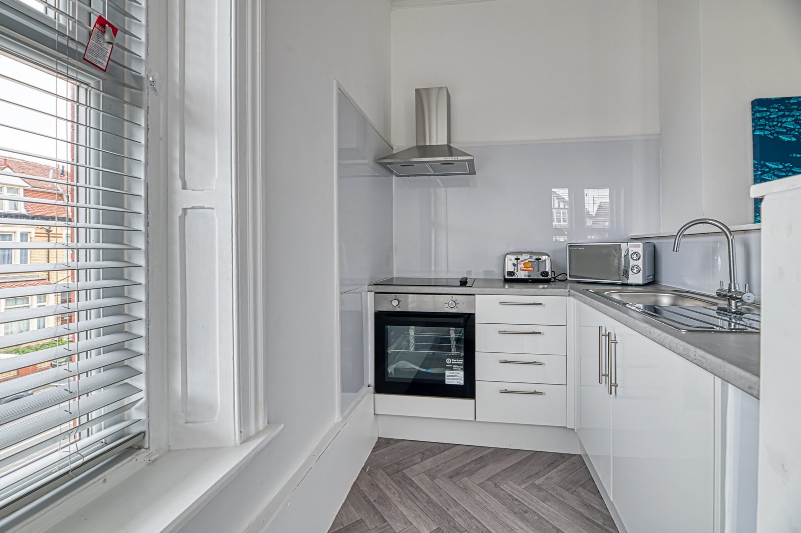 Accommodation Lytham St Annes | Studio Short Let Apartment Modern-studio-accommodation-in-Lytham-St-Annes-with-WiFi,-Smart-TV,-kitchenette-and-easy-access-to-St-Annes-Station,-Blackpool-and-Preston.