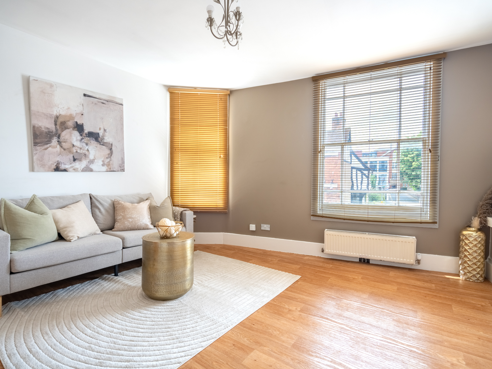 Holiday Homes Hertfordshire | 2-Bedroom Apartment in Colchester Book-Holiday-Homes-Hertfordshire-at-North-Hill-Serviced-Apartment-in-Colchester.-Enjoy-two-beds,-central-location-and-self-catering-facilities