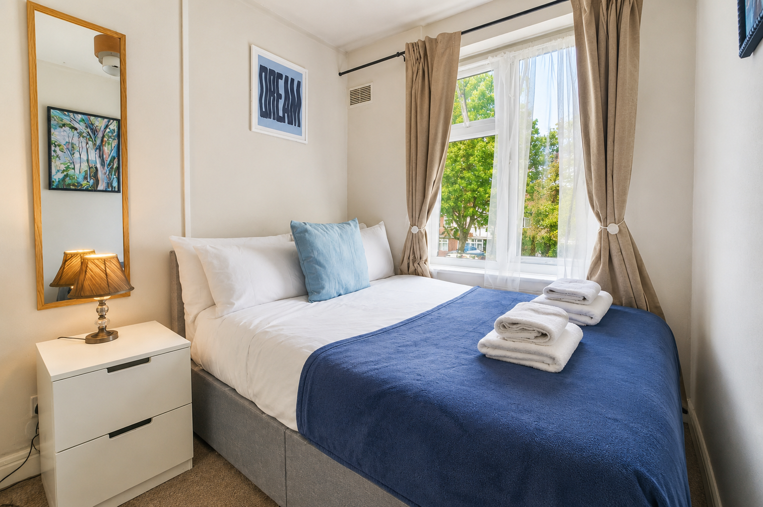 Greenford Short Let Rentals | Spacious 3 Bedroom Apartment Book-a-spacious-3-bed-short-let-in-Greenford,-ideal-for-corporate-stays,-contractors,-families-and-extended-London-visits.