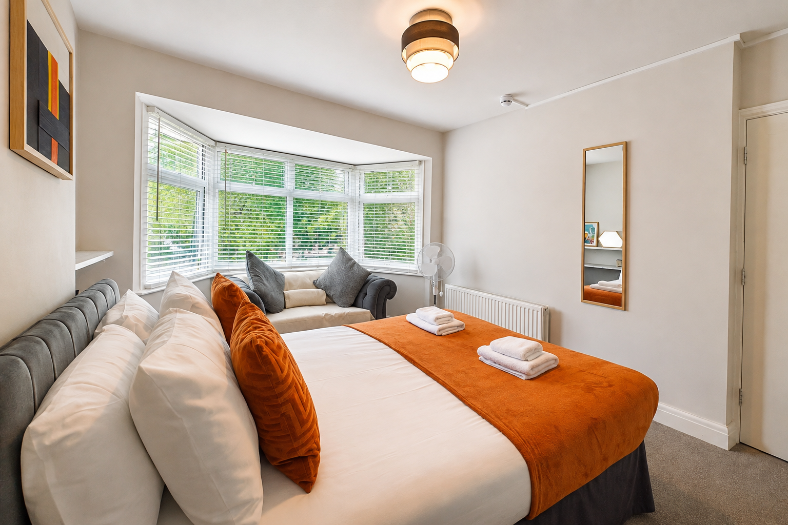Greenford Short Let Rentals | Spacious 3 Bedroom Apartment Book-a-spacious-3-bed-short-let-in-Greenford,-ideal-for-corporate-stays,-contractors,-families-and-extended-London-visits.
