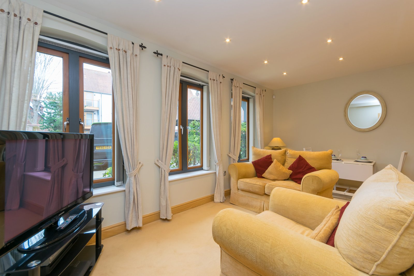 Holiday Apartments Chester | City Centre Stay & Parking Book-Holiday-Apartments-Chester-near-shops,-attractions-and-Chester-Station.-Enjoy-a-king-bed,-free-parking,-WiFi-and-self-catering-comfort.