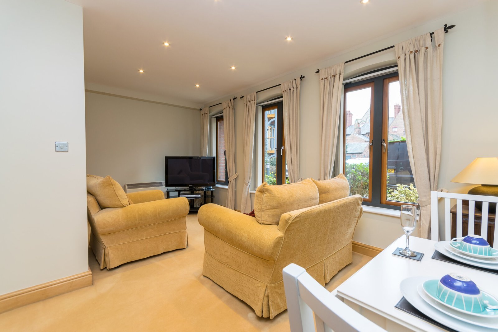 Holiday Apartments Chester | City Centre Stay & Parking Book-Holiday-Apartments-Chester-near-shops,-attractions-and-Chester-Station.-Enjoy-a-king-bed,-free-parking,-WiFi-and-self-catering-comfort.