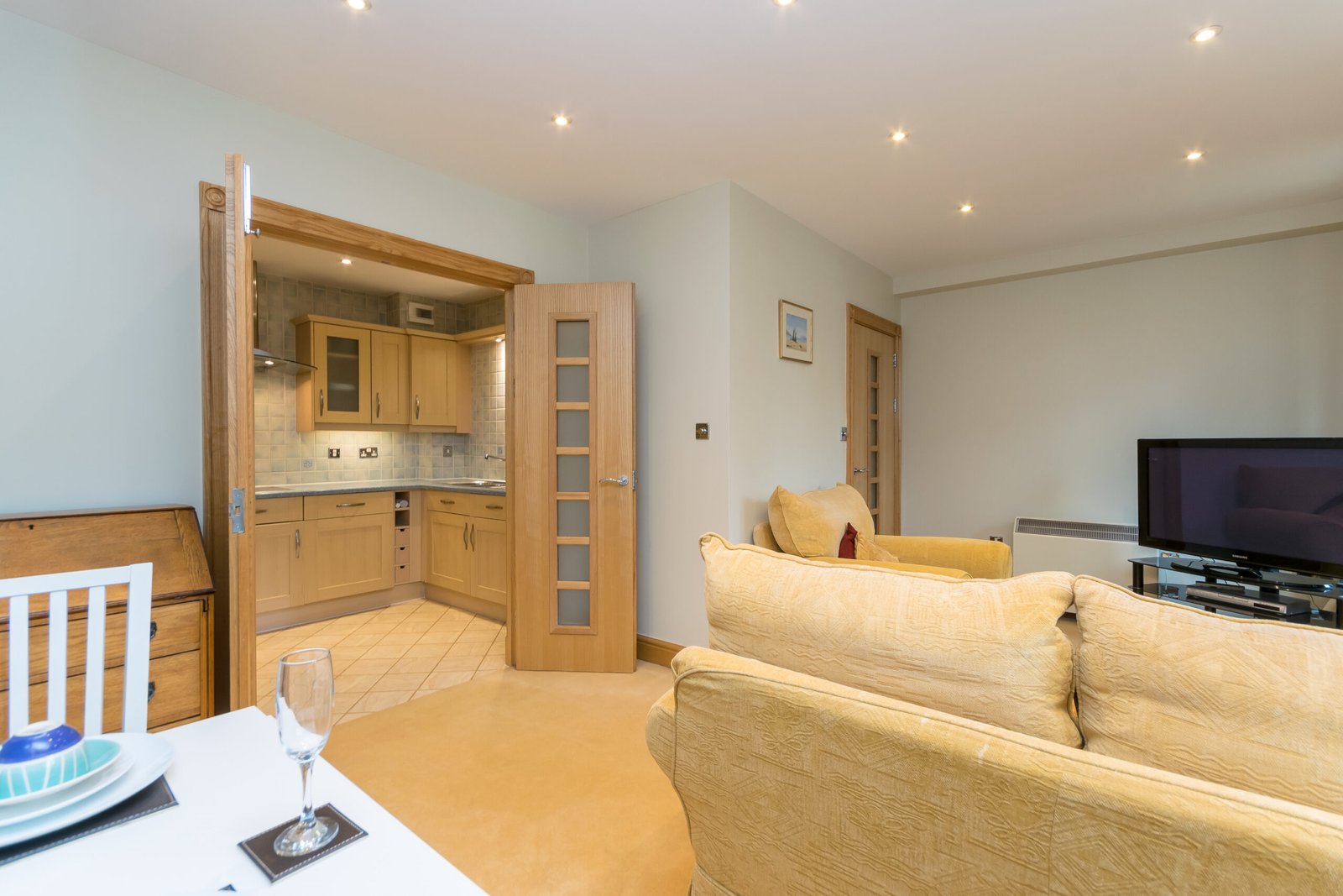 Holiday Apartments Chester | City Centre Stay & Parking Book-Holiday-Apartments-Chester-near-shops,-attractions-and-Chester-Station.-Enjoy-a-king-bed,-free-parking,-WiFi-and-self-catering-comfort.