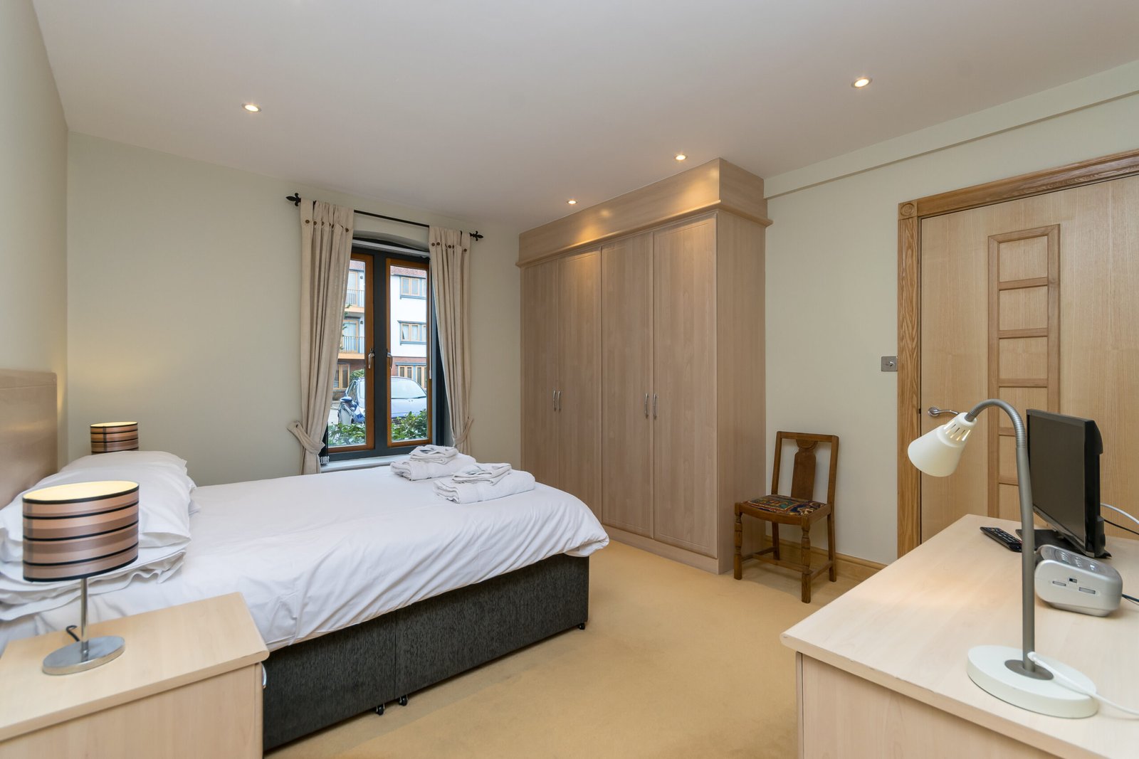 Holiday Apartments Chester | City Centre Stay & Parking Book-Holiday-Apartments-Chester-near-shops,-attractions-and-Chester-Station.-Enjoy-a-king-bed,-free-parking,-WiFi-and-self-catering-comfort.