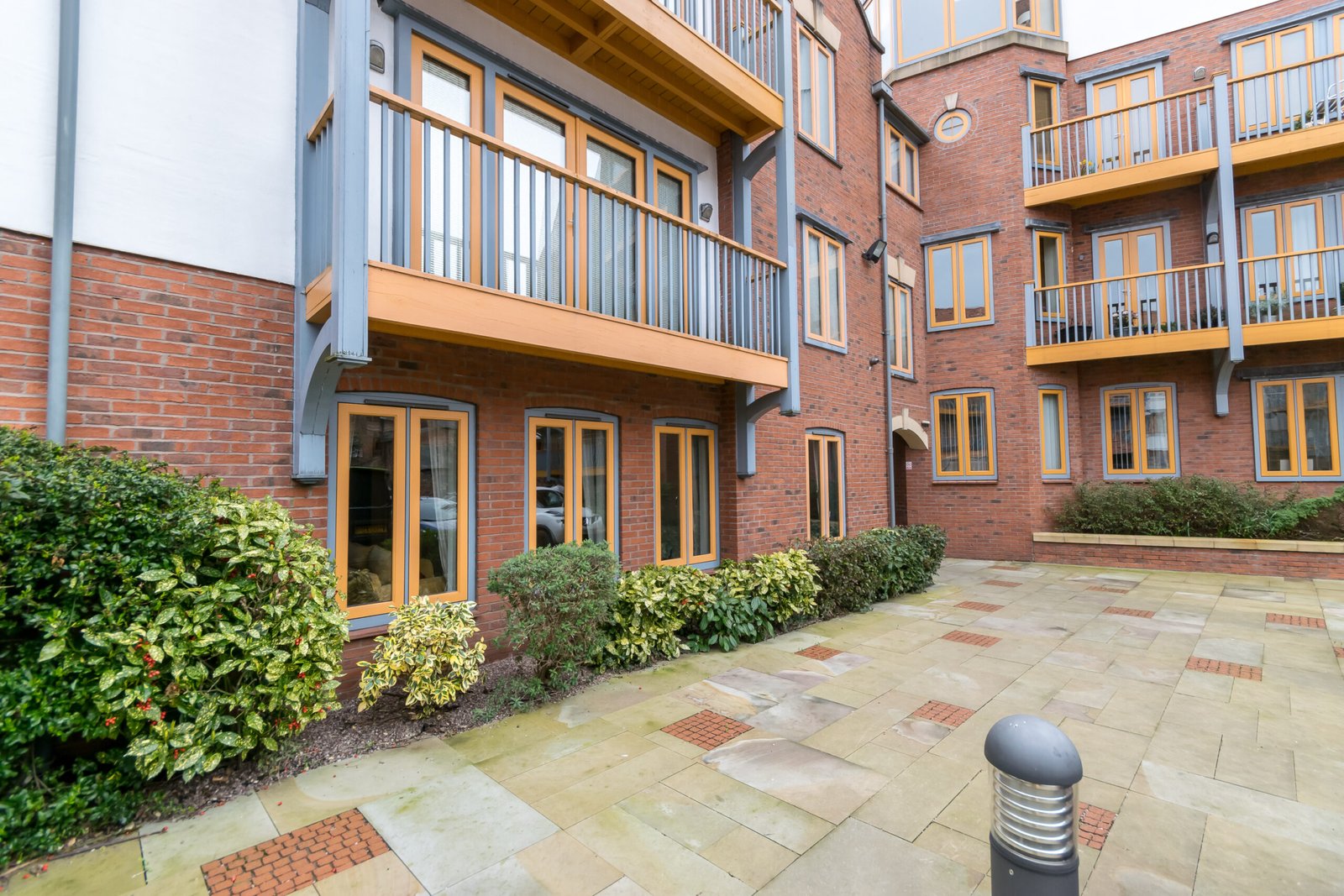 Holiday Apartments Chester | City Centre Stay & Parking Book-Holiday-Apartments-Chester-near-shops,-attractions-and-Chester-Station.-Enjoy-a-king-bed,-free-parking,-WiFi-and-self-catering-comfort.