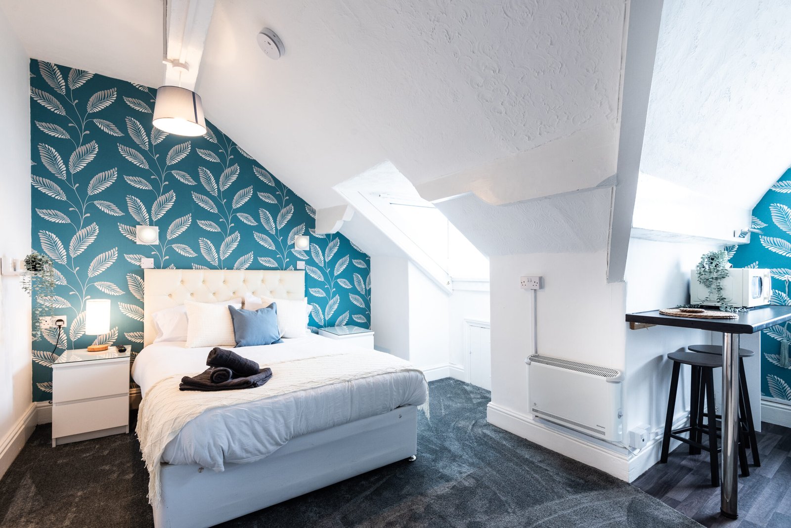 Blackpool Aparthotel – Furnished Short Let Apartments Blackpool-Aparthotel-close-to-the-seafront,-Blackpool-Tower,-beach-and-city-centre.-Book-furnished-short-let-apartments-weekly-or-monthly