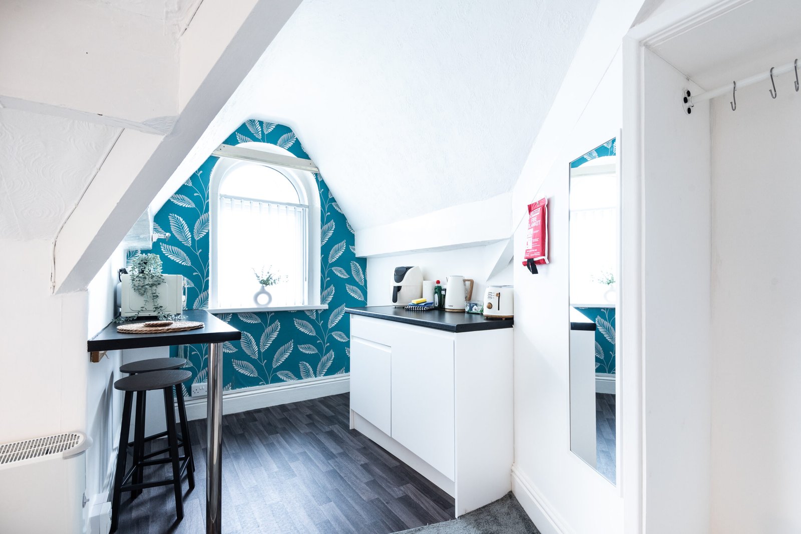 Blackpool Aparthotel – Furnished Short Let Apartments Blackpool-Aparthotel-close-to-the-seafront,-Blackpool-Tower,-beach-and-city-centre.-Book-furnished-short-let-apartments-weekly-or-monthly