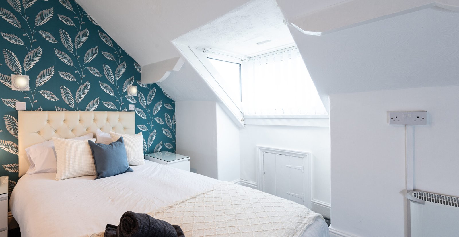 Blackpool Aparthotel – Furnished Short Let Apartments Blackpool-Aparthotel-close-to-the-seafront,-Blackpool-Tower,-beach-and-city-centre.-Book-furnished-short-let-apartments-weekly-or-monthly