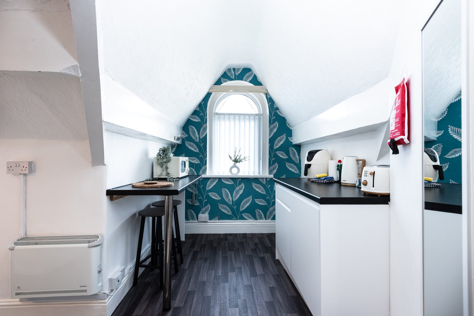 Blackpool Aparthotel – Furnished Short Let Apartments Blackpool-Aparthotel-close-to-the-seafront,-Blackpool-Tower,-beach-and-city-centre.-Book-furnished-short-let-apartments-weekly-or-monthly