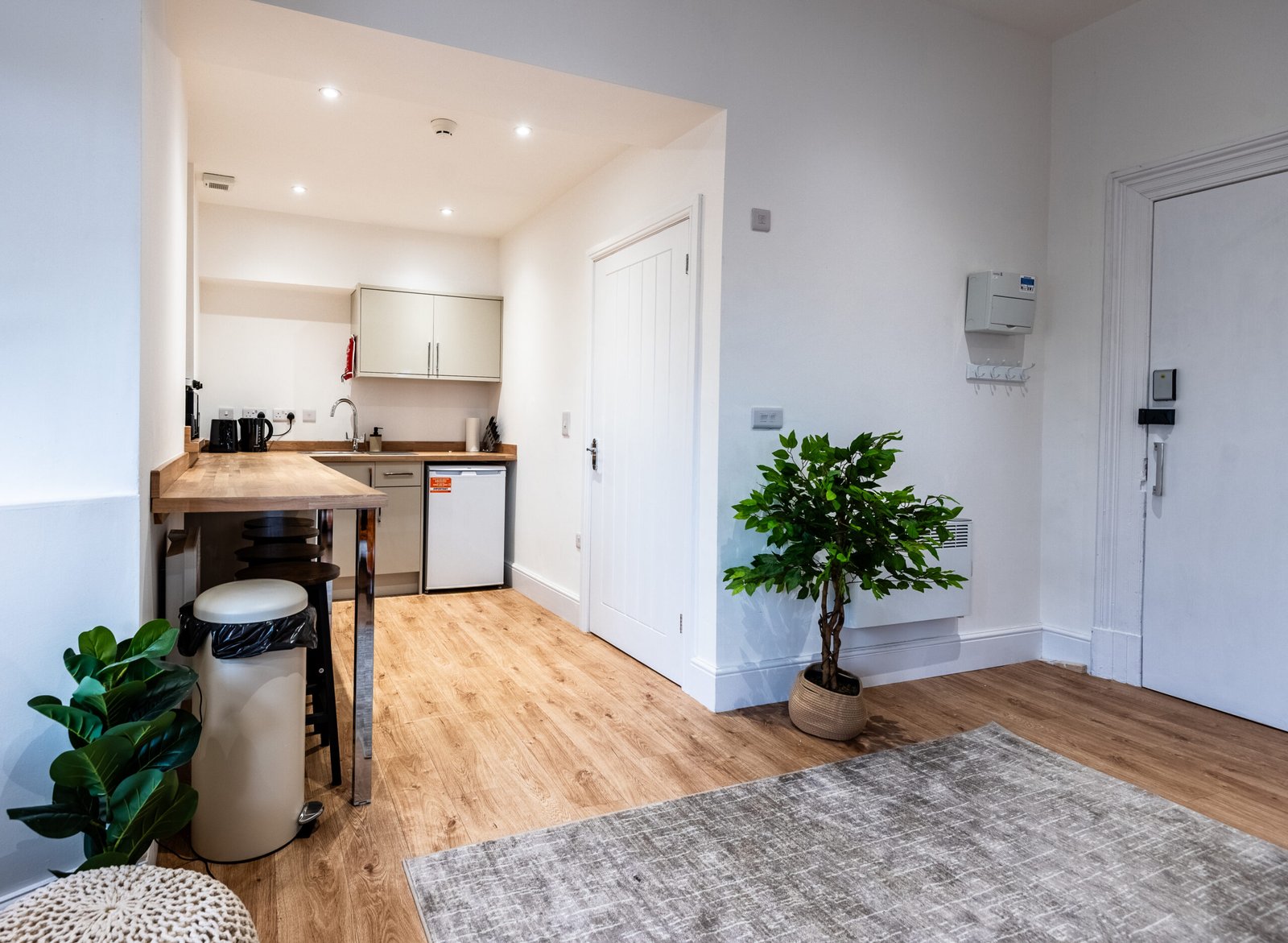 Aparthotel Anglesey | Rhosneigr Holiday Apartments Wales Book-our-Aparthotel-Anglesey-for-stylish-Rhosneigr-short-stays,-holiday-rentals-&-short-let-accom.-near-beaches-&-North-Wales-attractions.