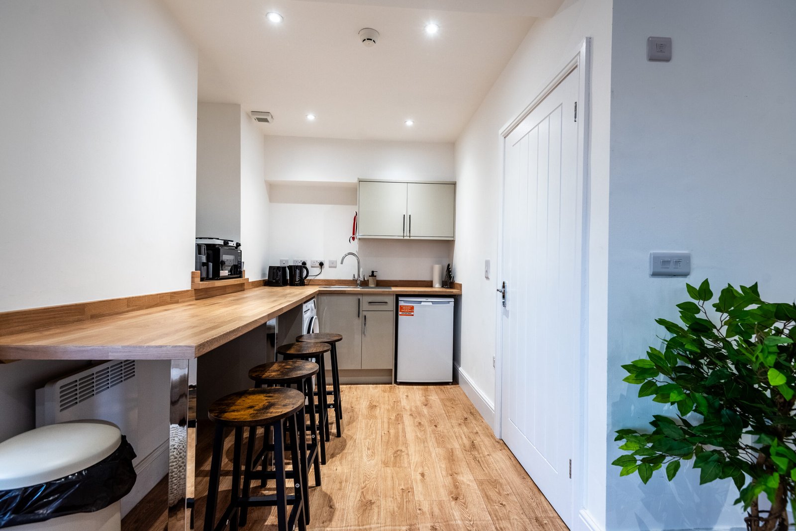 Aparthotel Anglesey | Rhosneigr Holiday Apartments Wales Book-our-Aparthotel-Anglesey-for-stylish-Rhosneigr-short-stays,-holiday-rentals-&-short-let-accom.-near-beaches-&-North-Wales-attractions.