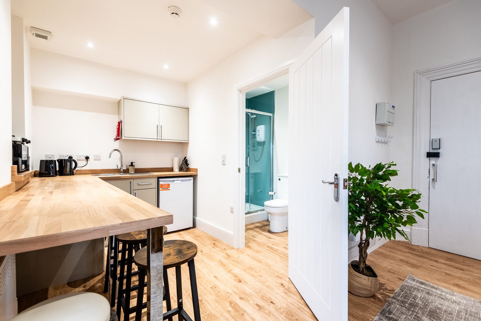 Aparthotel Anglesey | Rhosneigr Holiday Apartments Wales Book-our-Aparthotel-Anglesey-for-stylish-Rhosneigr-short-stays,-holiday-rentals-&-short-let-accom.-near-beaches-&-North-Wales-attractions.
