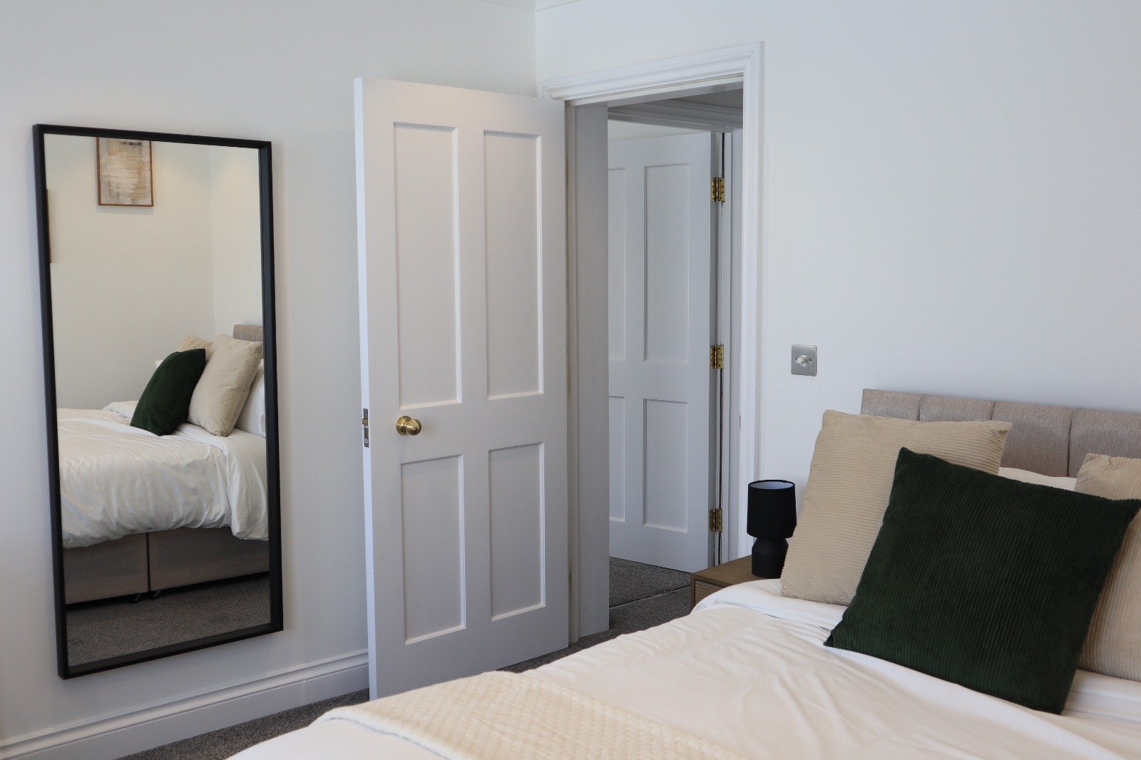 Brighton Lanes Furnished Apartments | Stay Near Brighton Beach Stay-in-stylish-furnished-apartments-in-Brighton-Lanes,-just-minutes-from-Brighton-Beach,-Brighton-Station,-shops,-&-top-attractions.
