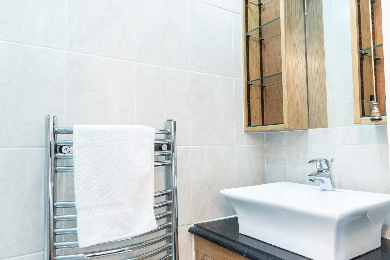 Holiday Accommodation Lytham St Annes – Short Lets Lancashire Book-furnished-Holiday-Accommodation-Lytham-St-Annes-near-the-beach.-Our-short-let-apartments-on-Lancashire-seaside-are-cheaper-than-hotels