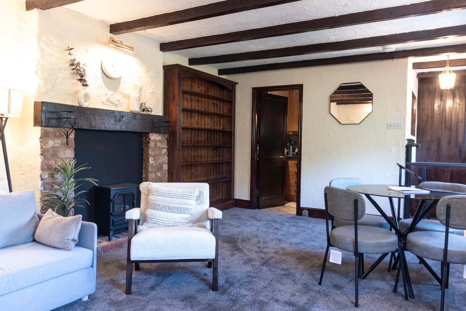 Holiday Accommodation Lytham St Annes – Short Lets Lancashire Book-furnished-Holiday-Accommodation-Lytham-St-Annes-near-the-beach.-Our-short-let-apartments-on-Lancashire-seaside-are-cheaper-than-hotels