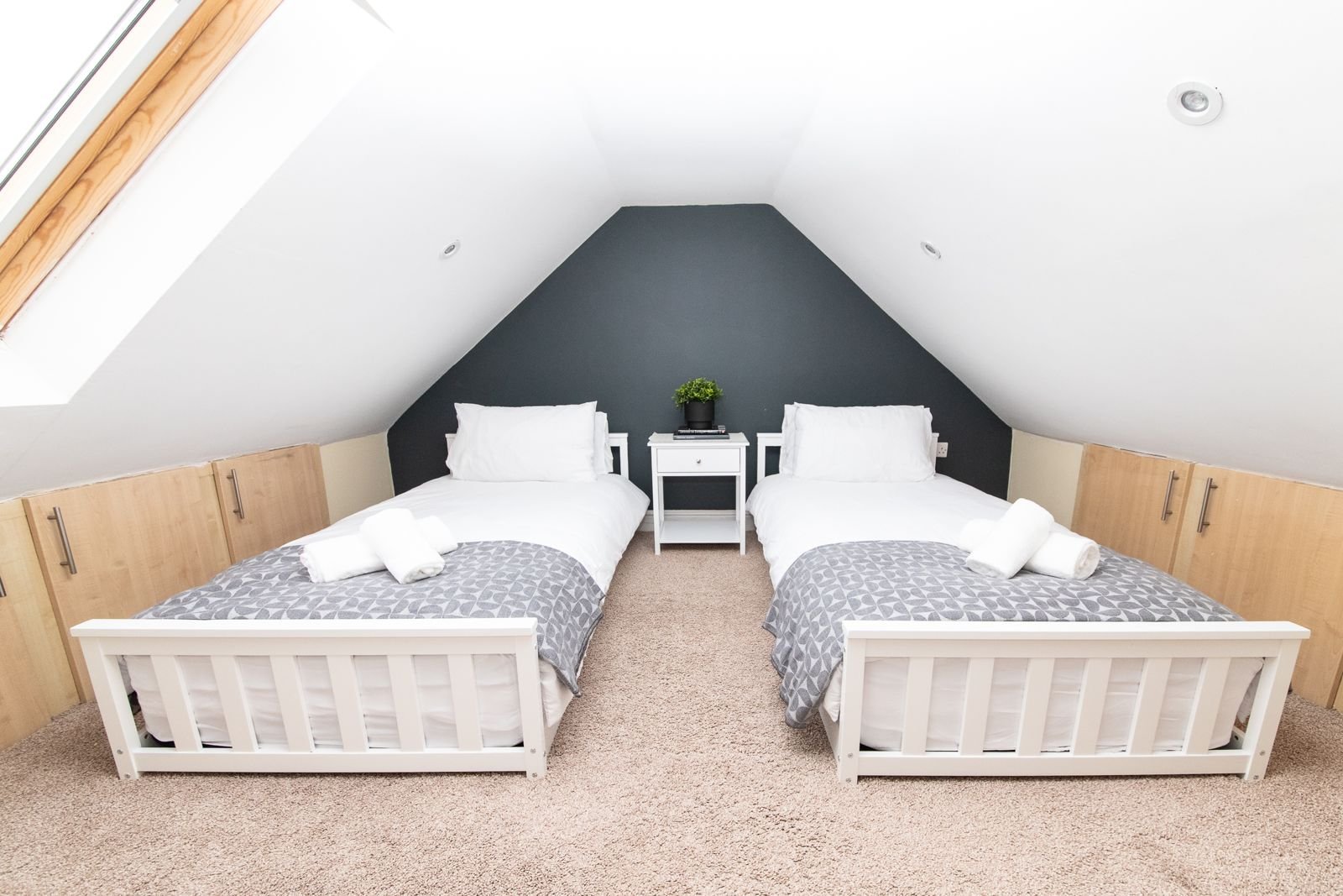 Surrey Holiday Homes | Furnished Cottages and Apartments Egham Book-Surrey-Holiday-Homes-near-Egham-and-Heathrow-Airport.-Ideal-for-family-stays,-business-trips,-and-extended-accommodation.-Book-Now