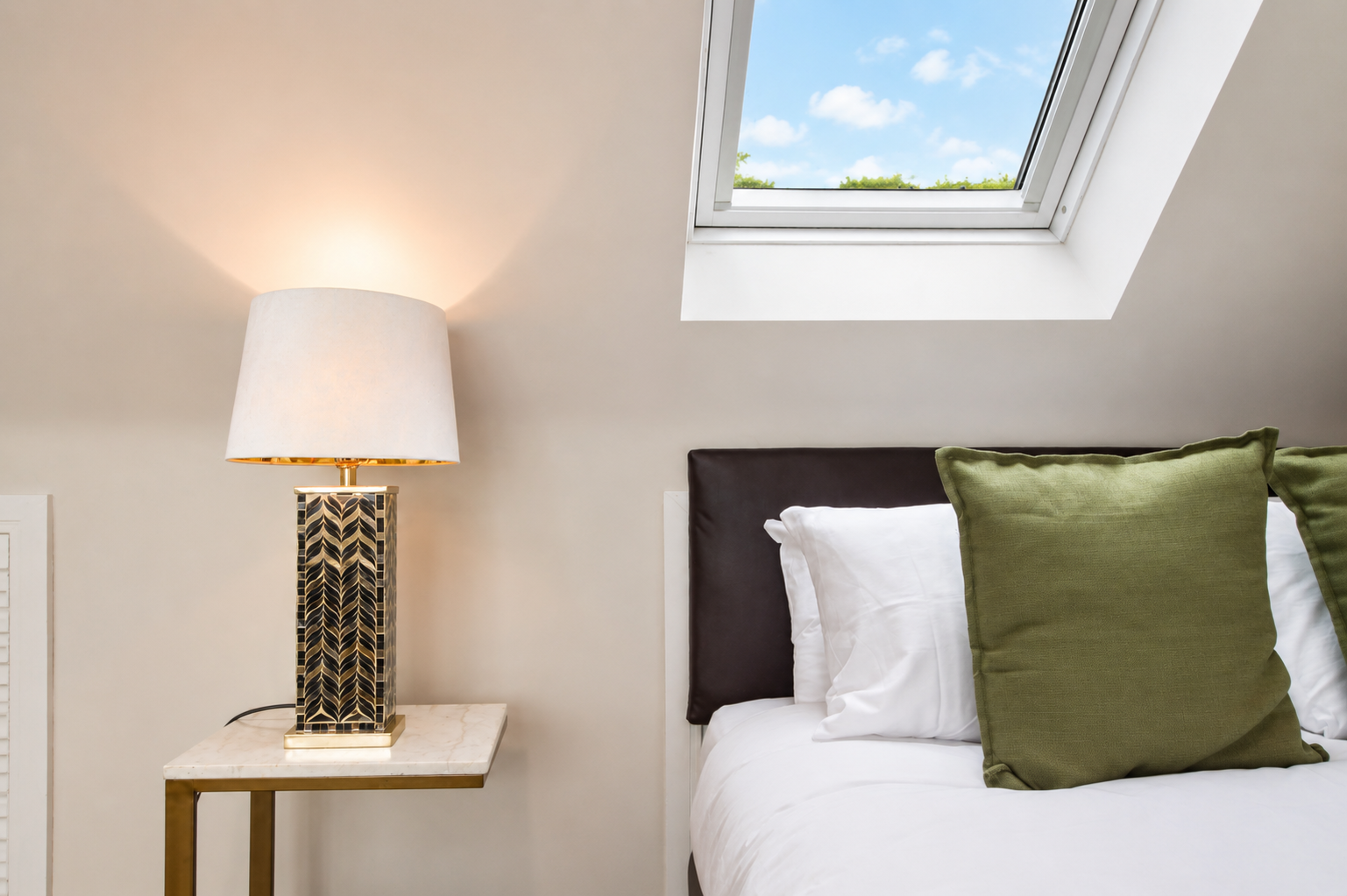 Greenford Short Let Rentals | Spacious 3 Bedroom Apartment Book-a-spacious-3-bed-short-let-in-Greenford,-ideal-for-corporate-stays,-contractors,-families-and-extended-London-visits.