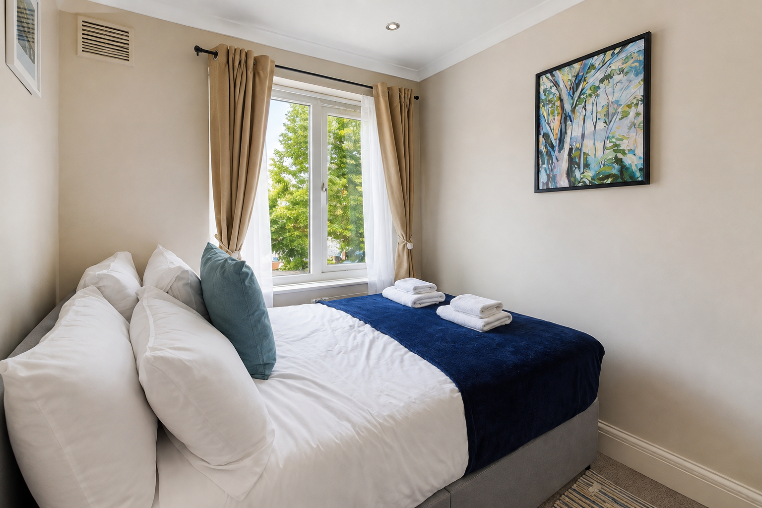 Greenford Short Let Rentals | Spacious 3 Bedroom Apartment Book-a-spacious-3-bed-short-let-in-Greenford,-ideal-for-corporate-stays,-contractors,-families-and-extended-London-visits.