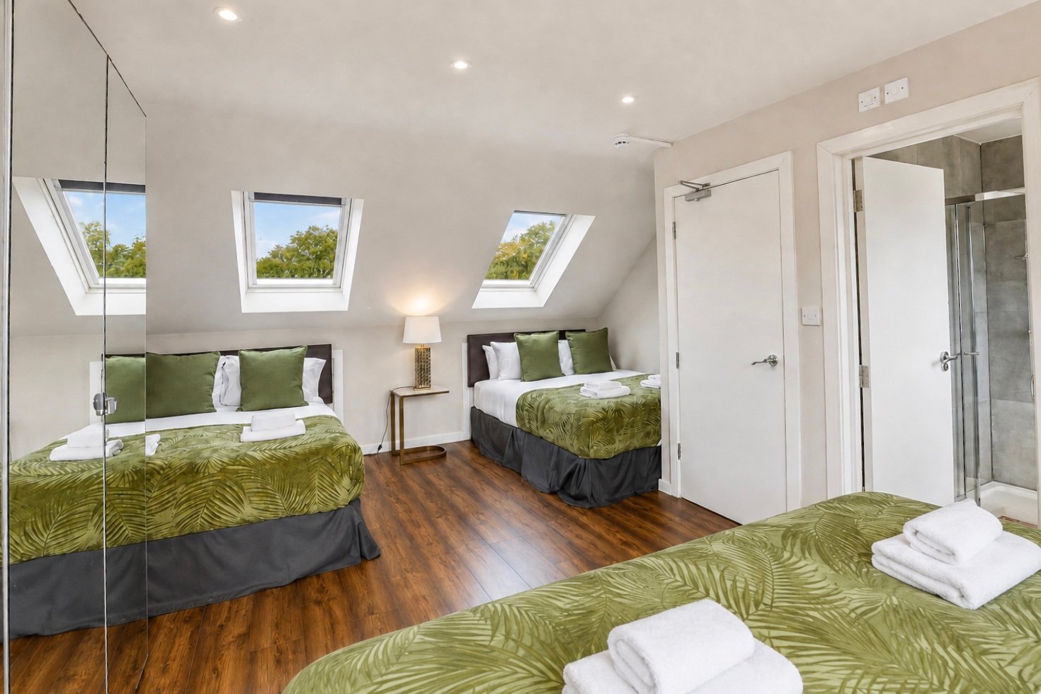 Greenford Short Let Rentals | Spacious 3 Bedroom Apartment Book-a-spacious-3-bed-short-let-in-Greenford,-ideal-for-corporate-stays,-contractors,-families-and-extended-London-visits.